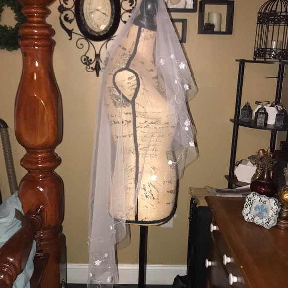 New Hand Beaded wedding veil - Picture 5 of 8